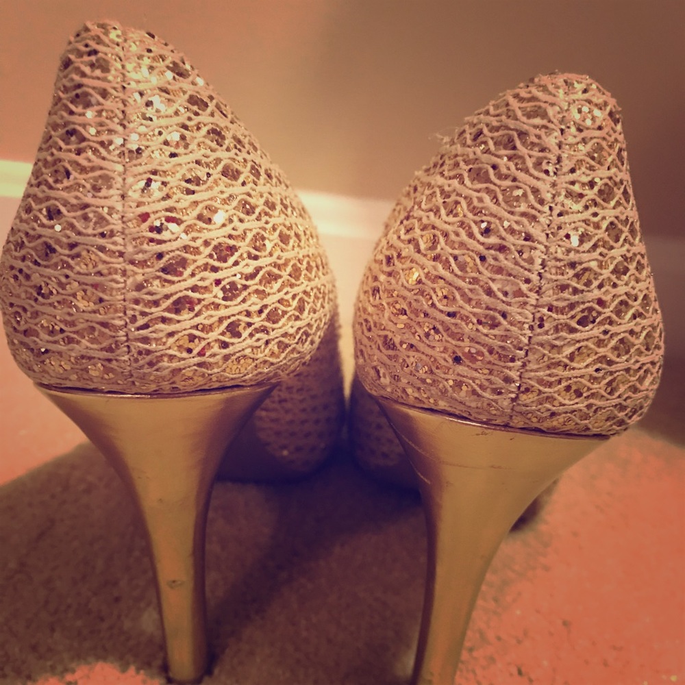 Beautiful Gold open toed heels